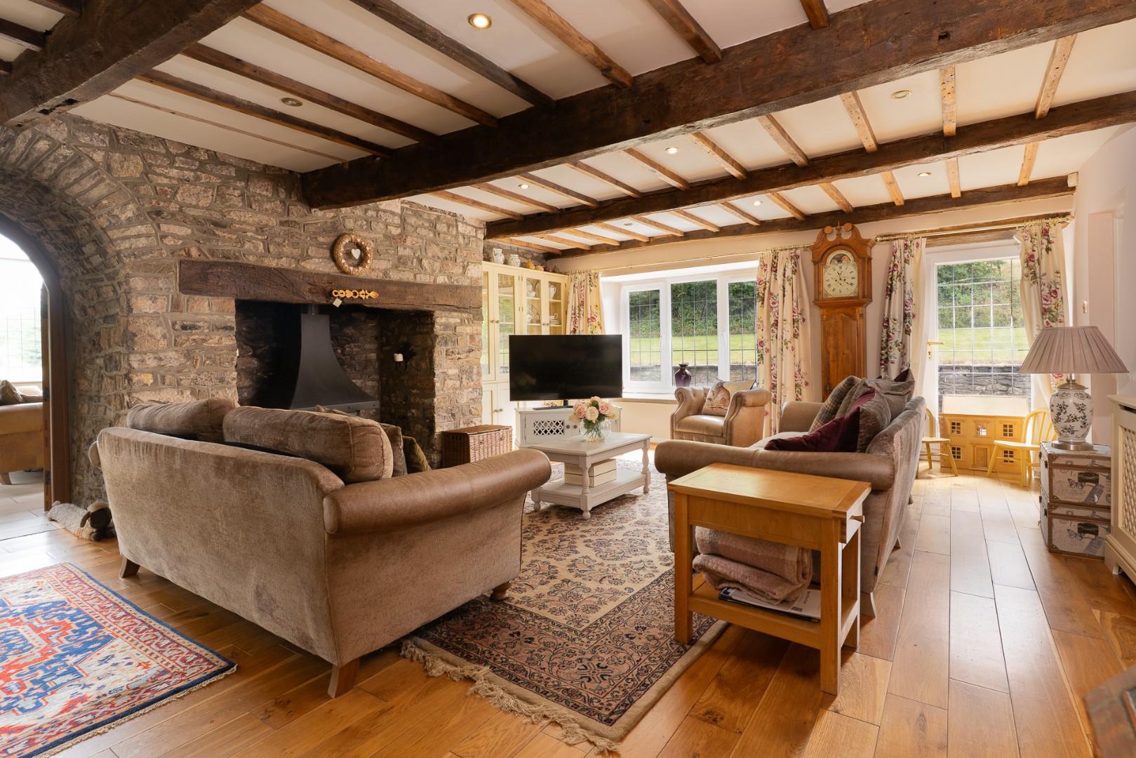 Llantrisant Road, Groesfaen, RCT, CF72 8NJ